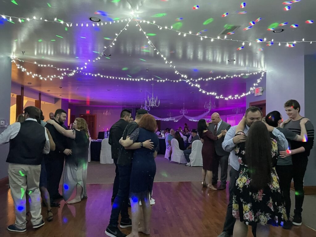 Hopkinsville Kentucky Wedding DJ 12 Owensboro KY wedding dance floor couples