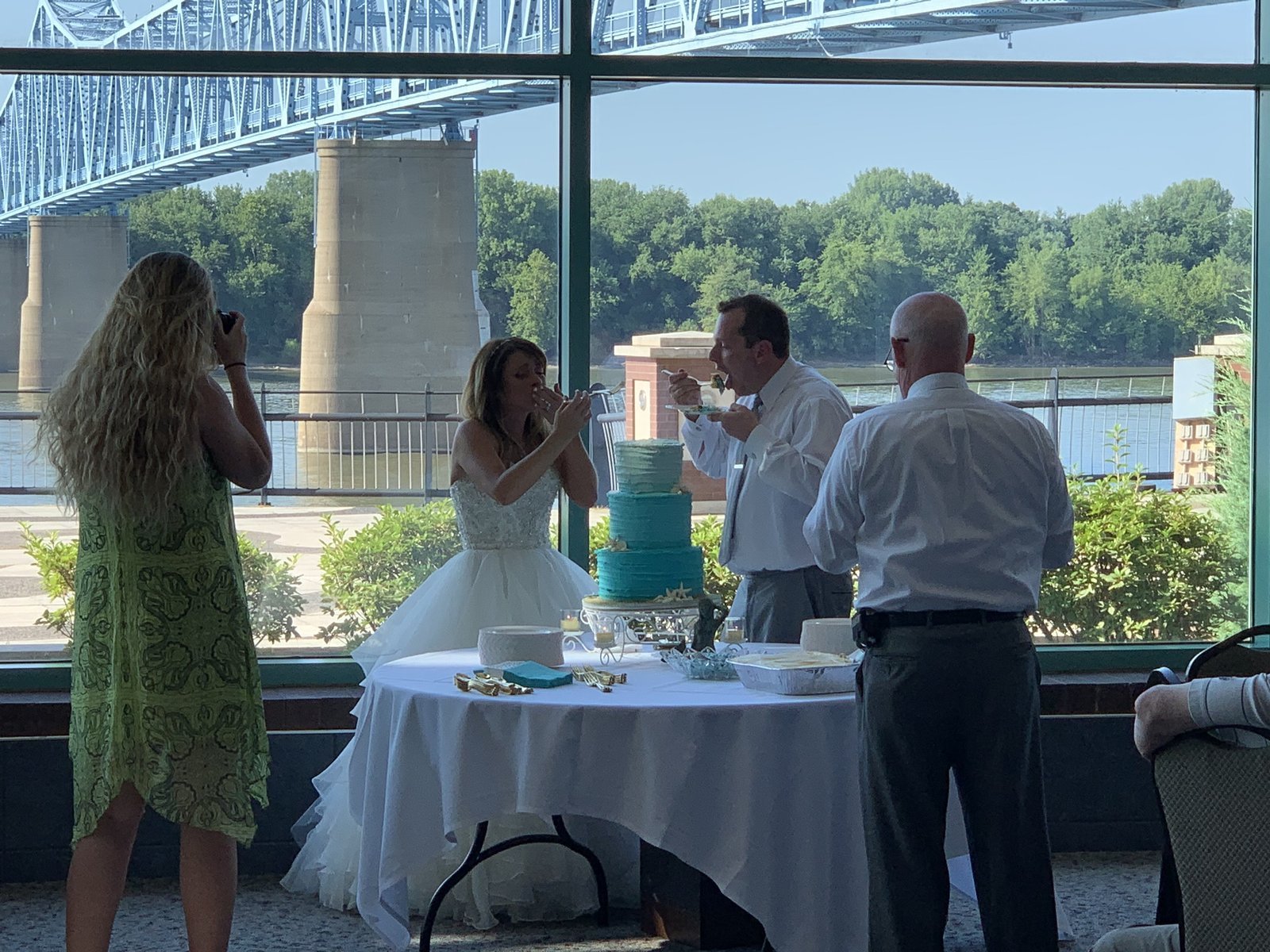 Owensboro riverfront wedding cake cutting